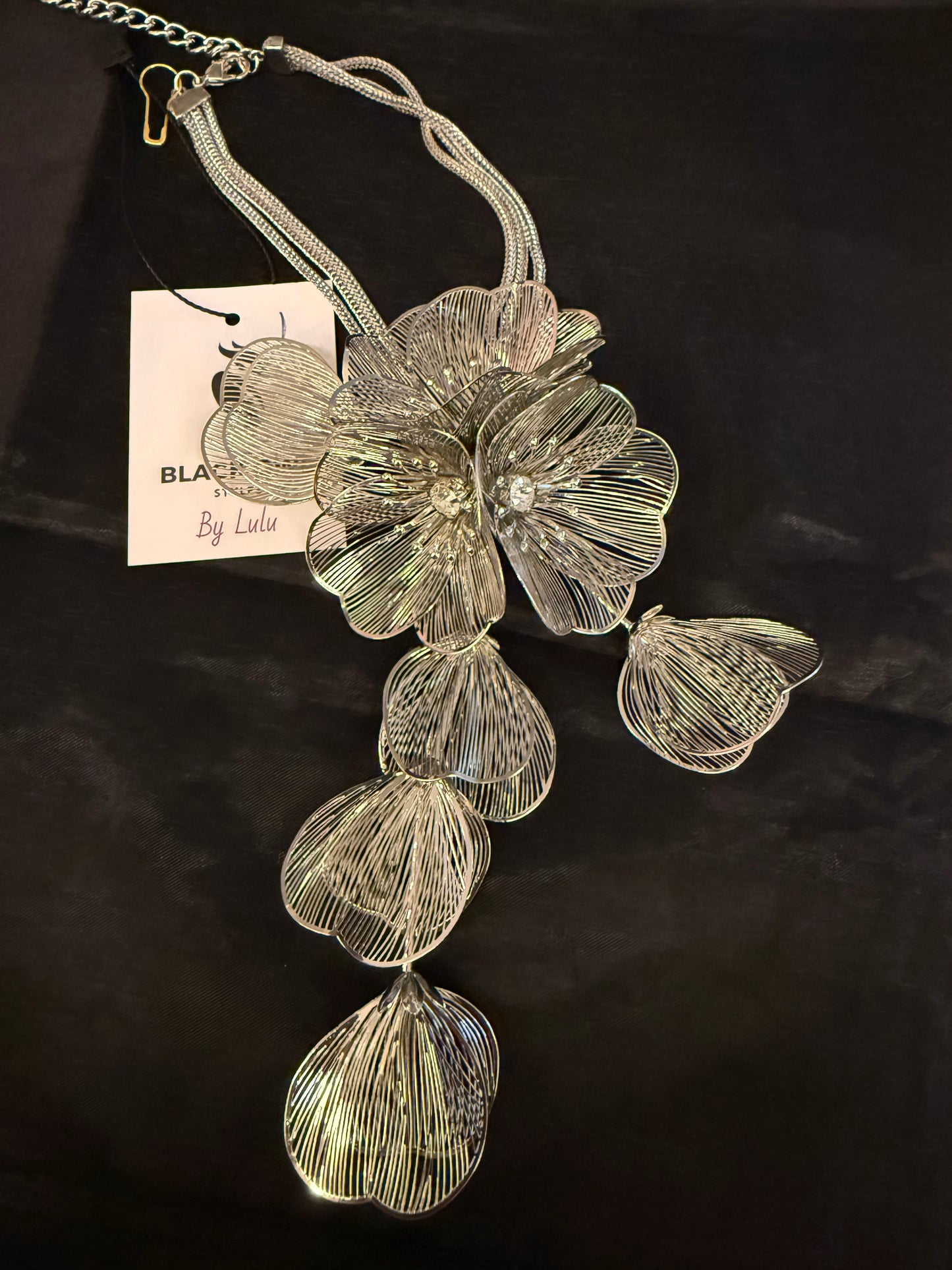 Pretty Flower Necklace